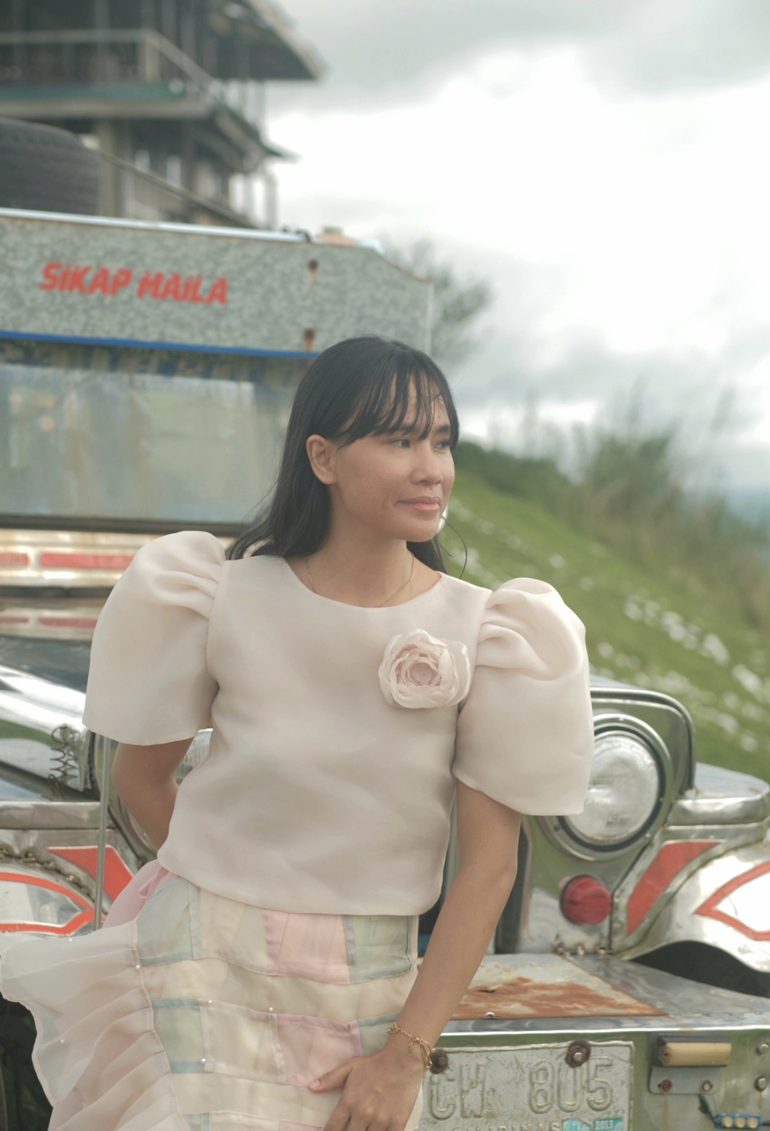 Carolina Camisa with Flower Brooch