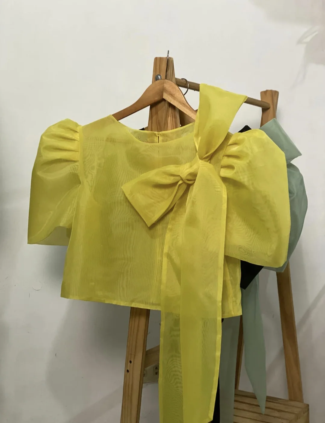 Carolina Camisa with detachable  Bow view 3